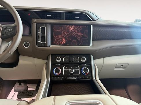 Used 2023 GMC Yukon Denali AWD/4WD image 9