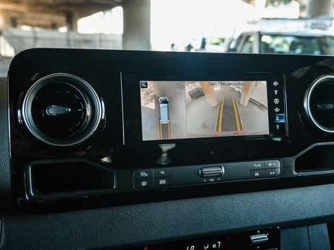 Used 2024 Mercedes-Benz Sprinter 2500 image 26