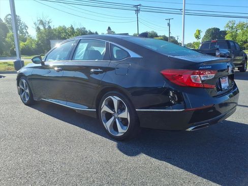 Used 2018 Honda Accord Touring image 12