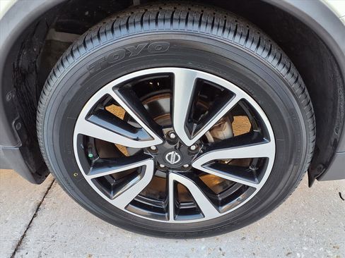 Used 2019 Nissan Rogue SL w/ Premium Package image 7