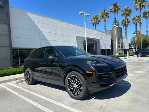 Used 2024 Porsche Cayenne AWD/4WD image 2