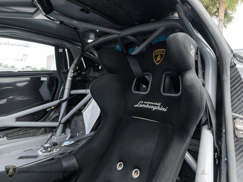 Used 2022 Lamborghini Huracan EVO image 24