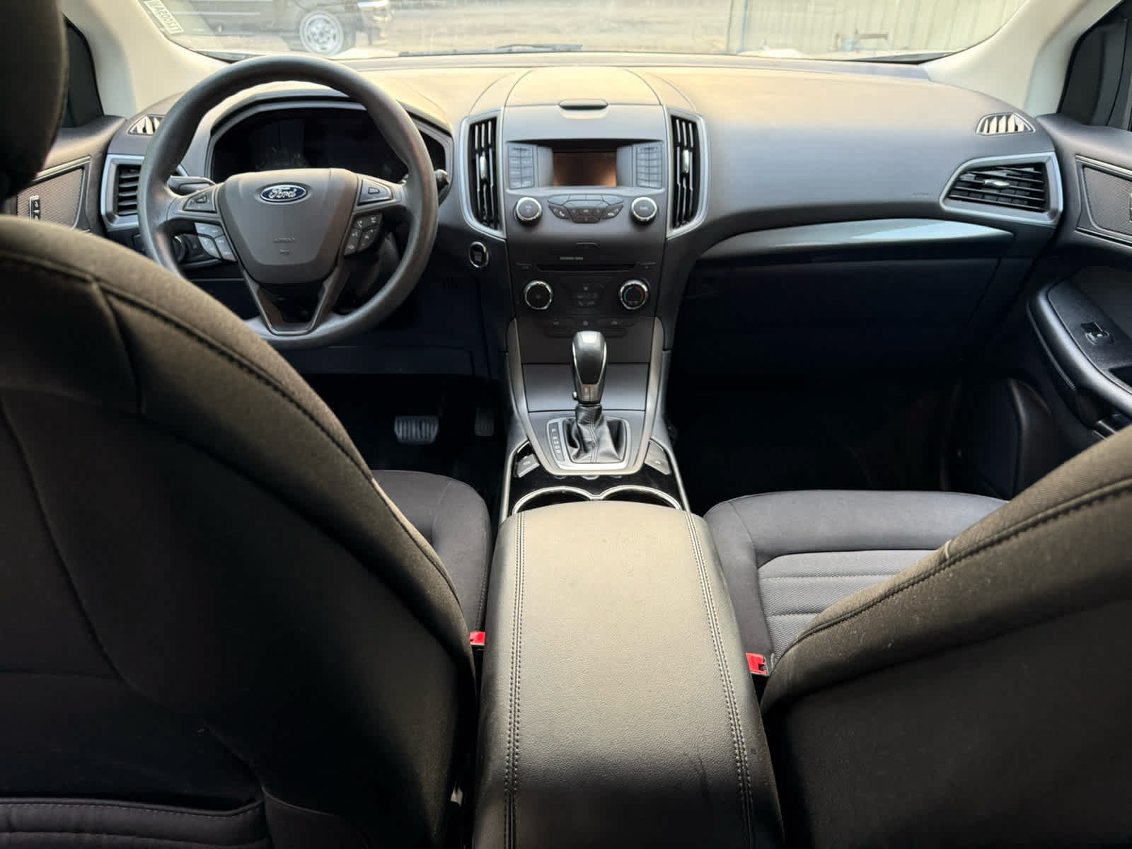 Used 2018 Ford Edge SE FWD image 18