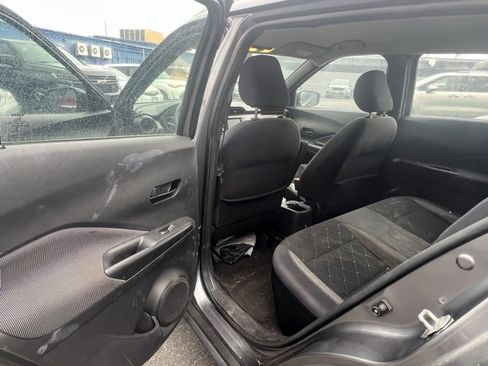 Used 2018 Nissan Kicks S image 15