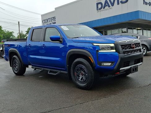 Used 2025 Nissan Frontier PRO-4X AWD/4WD image 3