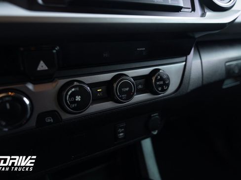 Used 2016 Toyota Tacoma SR5 w/ Towing Package image 32