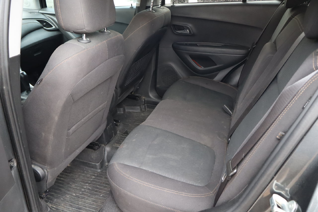 Used 2020 Chevrolet Trax LS w/ Tint and Cruise Package FWD image 5
