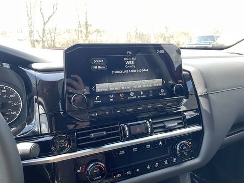 Certified 2025 Nissan Pathfinder SL image 28