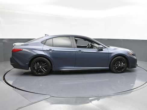 Used 2026 Toyota Camry SE image 9