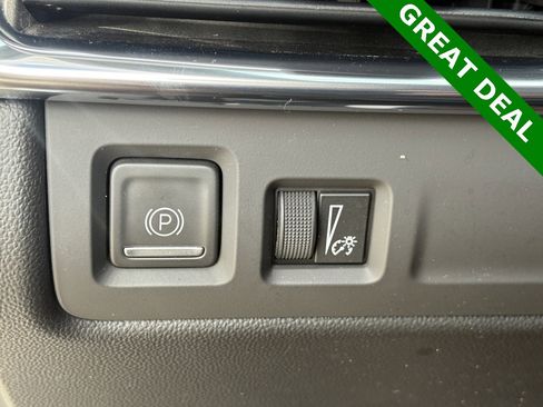 Used 2022 Cadillac XT4 Luxury w/ Cold Weather Package image 19