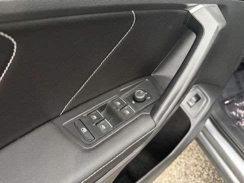 Used 2022 Volkswagen Tiguan SE AWD/4WD image 12