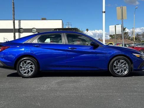 Used 2024 Hyundai Elantra Blue image 8
