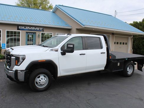 Used 2024 GMC Sierra 3500 Pro w/ Convenience Package AWD/4WD image 1