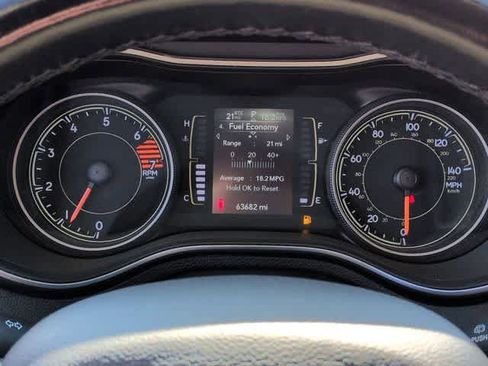Used 2021 Jeep Cherokee Latitude Plus AWD/4WD image 30