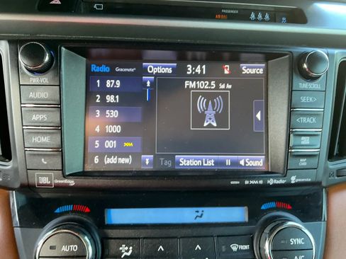 Used 2018 Toyota RAV4 Limited w/ Advanced Technology Package image 28