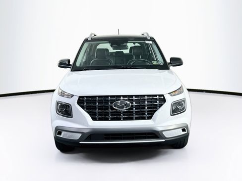 Used 2023 Hyundai Venue Limited FWD image 2