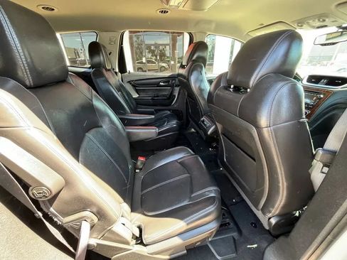 Used 2014 Chevrolet Traverse LT FWD image 16