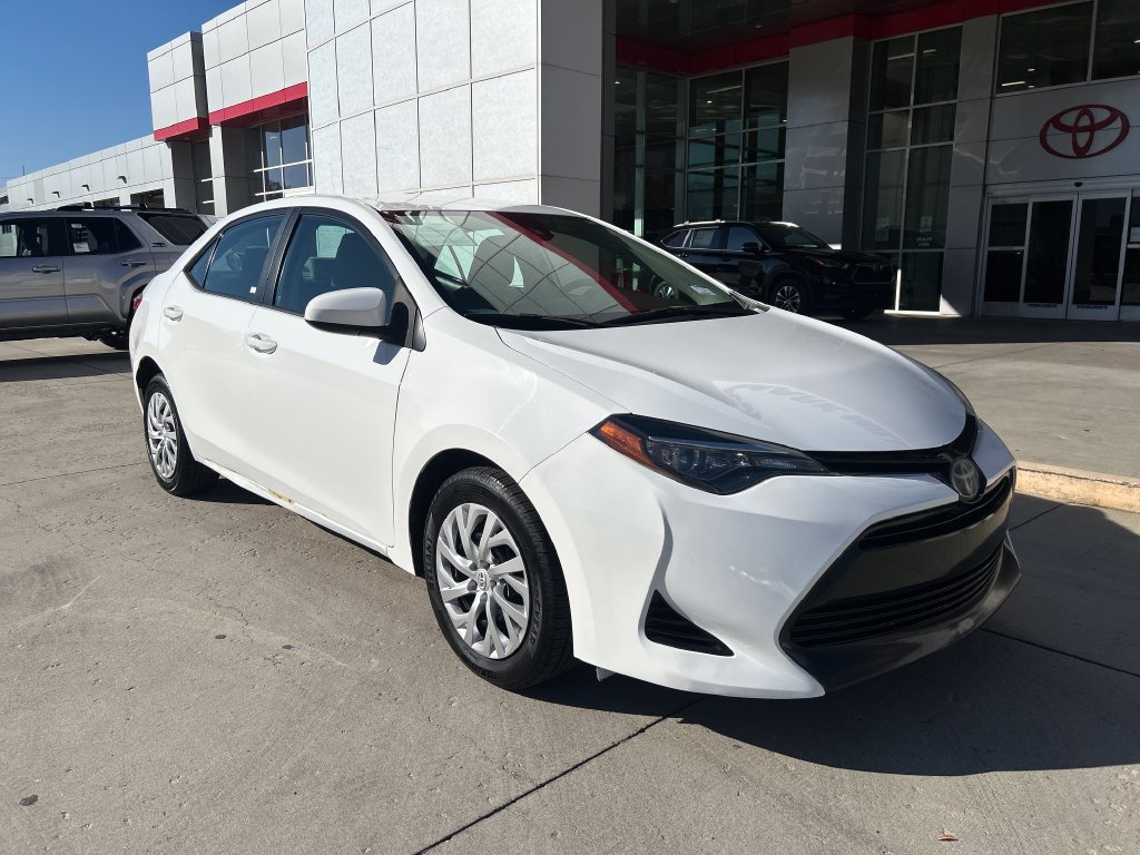 Used 2017 Toyota Corolla LE w/ Carpet Mat Package (TMS) FWD image 8