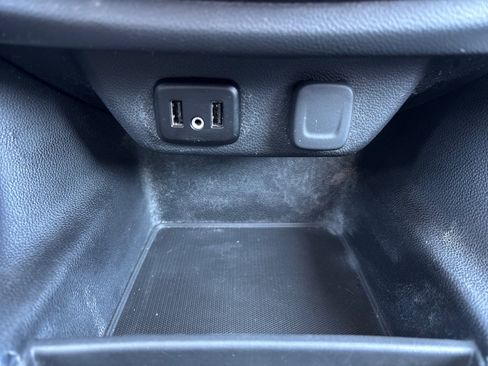 Used 2018 Chevrolet Traverse LT image 37