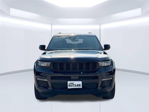 Used 2024 Jeep Grand Cherokee L Limited w/ Black Appearance Package AWD/4WD image 11