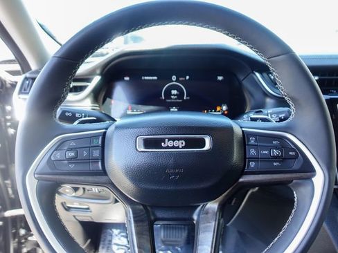 Used 2023 Jeep Grand Cherokee Limited w/ Luxury Tech Group II AWD/4WD image 12