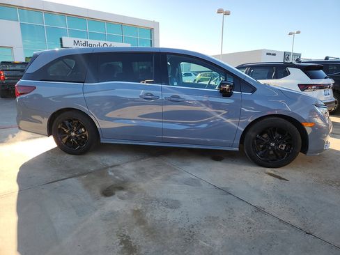 Used 2024 Honda Odyssey Sport image 8