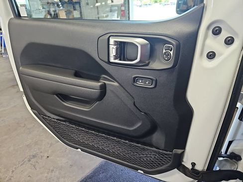 Used 2023 Jeep Gladiator Sport AWD/4WD image 26