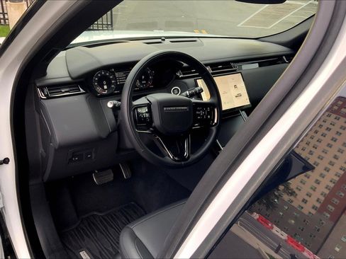 Used 2026 Land Rover Range Rover Velar Dynamic SE image 17