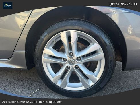Used 2019 Nissan Sentra SR FWD image 34