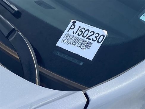 Used 2024 Cadillac XT4 Premium Luxury image 33