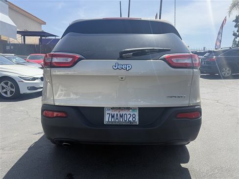Used 2015 Jeep Cherokee Sport FWD image 4