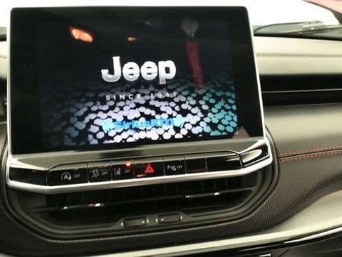 Used 2025 Jeep Compass Trailhawk AWD/4WD image 23