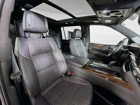 Certified 2024 Cadillac Escalade ESV Premium Luxury Platinum AWD/4WD image 28