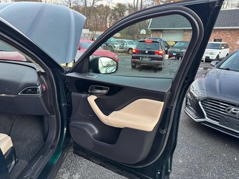 Used 2017 Jaguar F-PACE Premium image 43