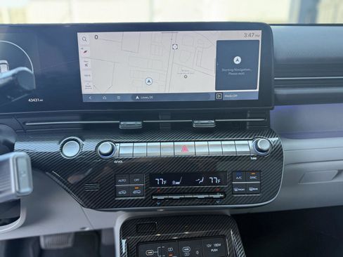 Used 2024 Hyundai Kona Limited image 11