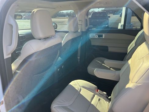 Used 2020 Ford Explorer Platinum w/ Premium Technology Package image 20