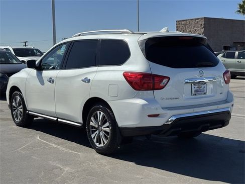 Used 2020 Nissan Pathfinder SV image 2