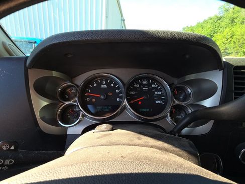 Used 2009 GMC Sierra 2500 SLE w/ Suspension Package, Off-Road AWD/4WD image 9