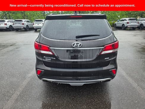 Used 2017 Hyundai Santa Fe SE FWD image 4