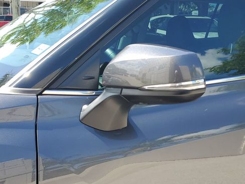 Used 2023 Toyota Highlander Limited FWD image 13