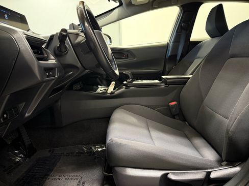 Used 2023 Toyota Prius LE image 11