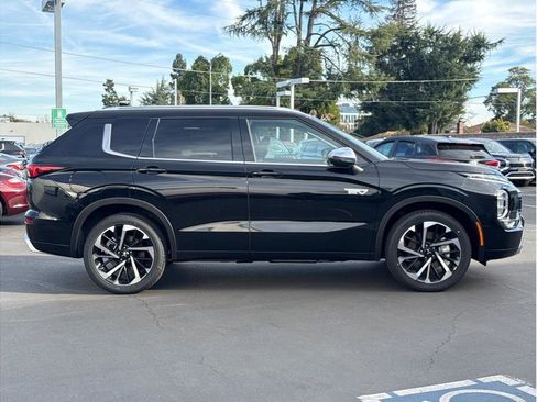 Used 2025 Mitsubishi Outlander 4WD Plug-In Hybrid image 6