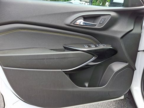 Used 2024 Chevrolet Trax LT w/ Sunroof Package FWD image 14
