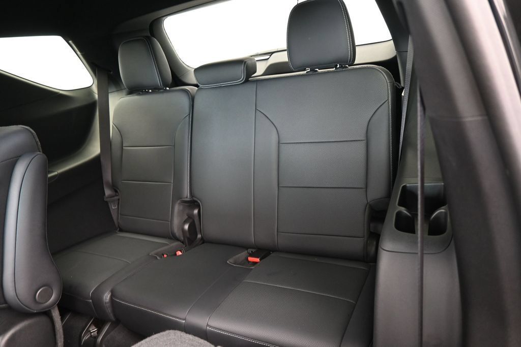 Used 2024 Chevrolet Traverse LT w/ Midnight/Sport Edition FWD image 37