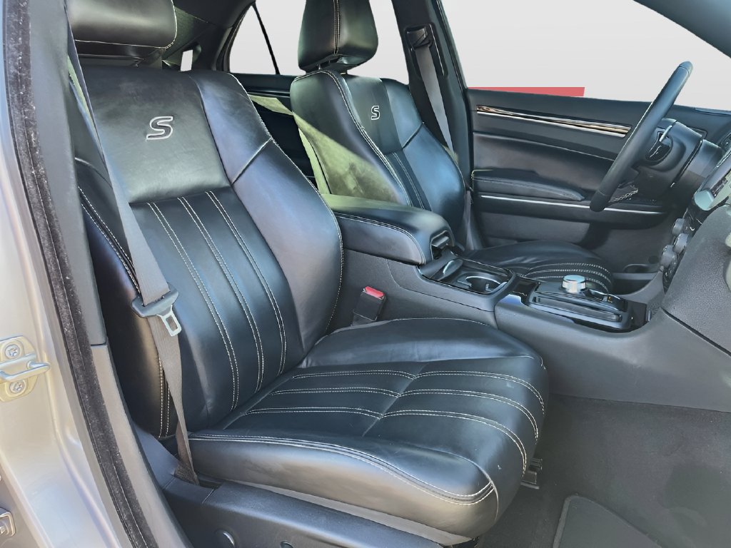 Used 2023 Chrysler 300 S RWD image 29