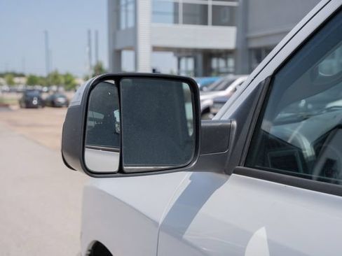 Used 2018 RAM 3500 Tradesman w/ Chrome Appearance Group AWD/4WD image 16