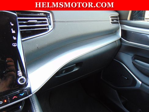 Certified 2025 Jeep Wagoneer 4WD image 25