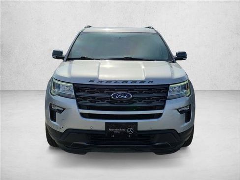 Used 2019 Ford Explorer XLT w/ Equipment Group 202A FWD image 2