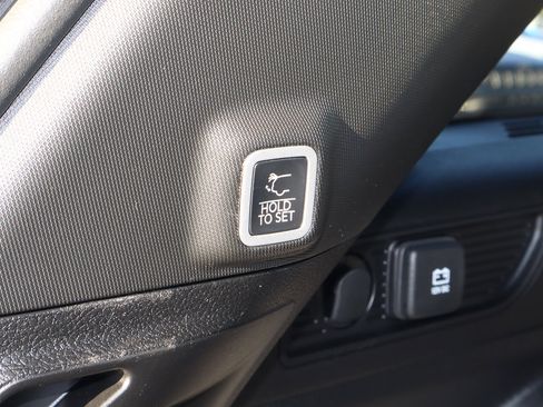 New 2025 Jeep Grand Cherokee Laredo X w/ Luxury Tech Group I image 17