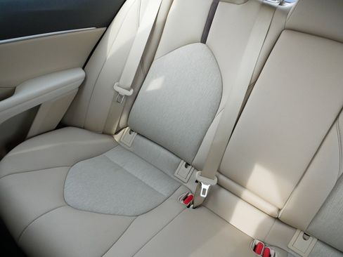 Used 2019 Toyota Camry LE image 12